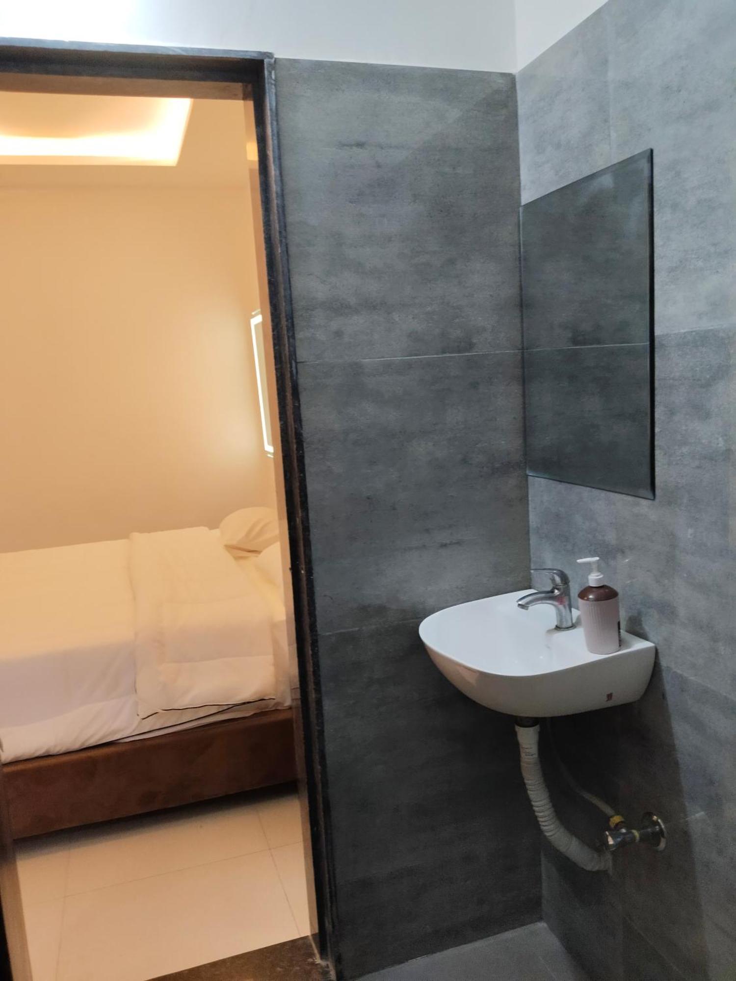 Hotel Kiwi Inn Vijaynagar Scheme 78 인도르 외부 사진