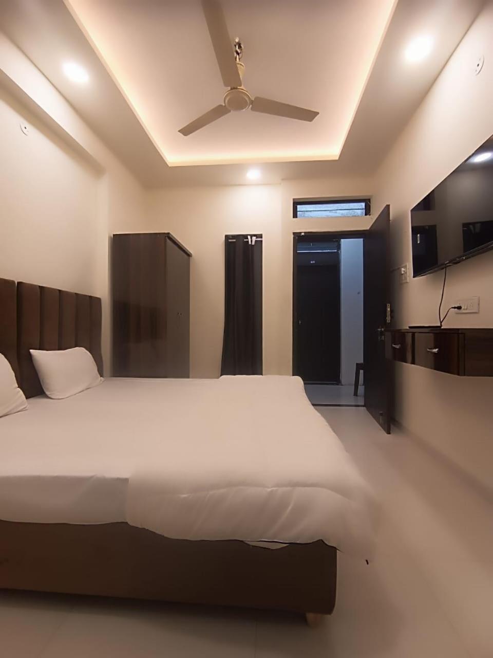 Hotel Kiwi Inn Vijaynagar Scheme 78 인도르 외부 사진