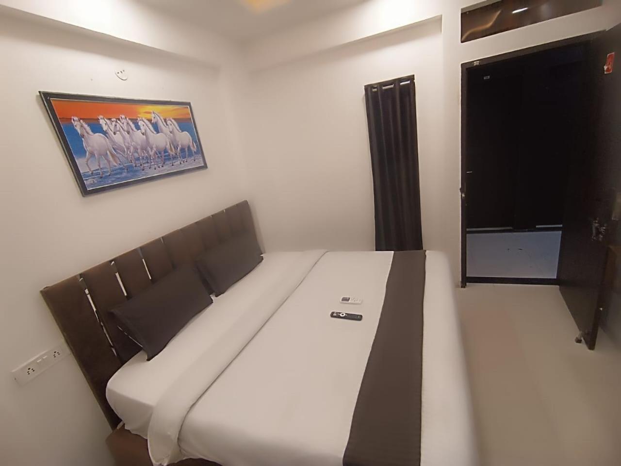 Hotel Kiwi Inn Vijaynagar Scheme 78 인도르 외부 사진