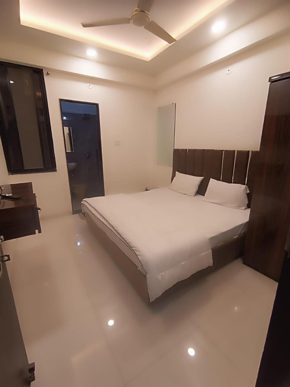 Hotel Kiwi Inn Vijaynagar Scheme 78 인도르 외부 사진