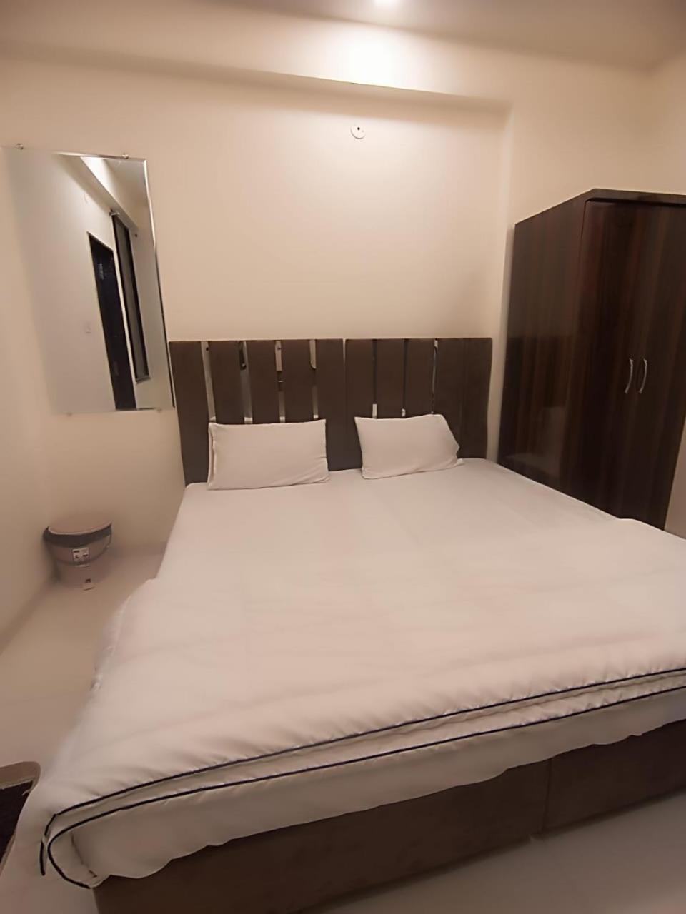 Hotel Kiwi Inn Vijaynagar Scheme 78 인도르 외부 사진