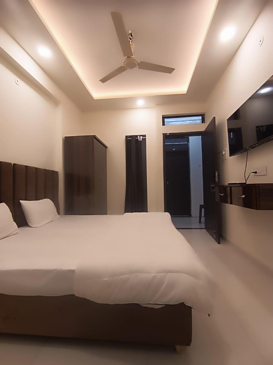 Hotel Kiwi Inn Vijaynagar Scheme 78 인도르 외부 사진