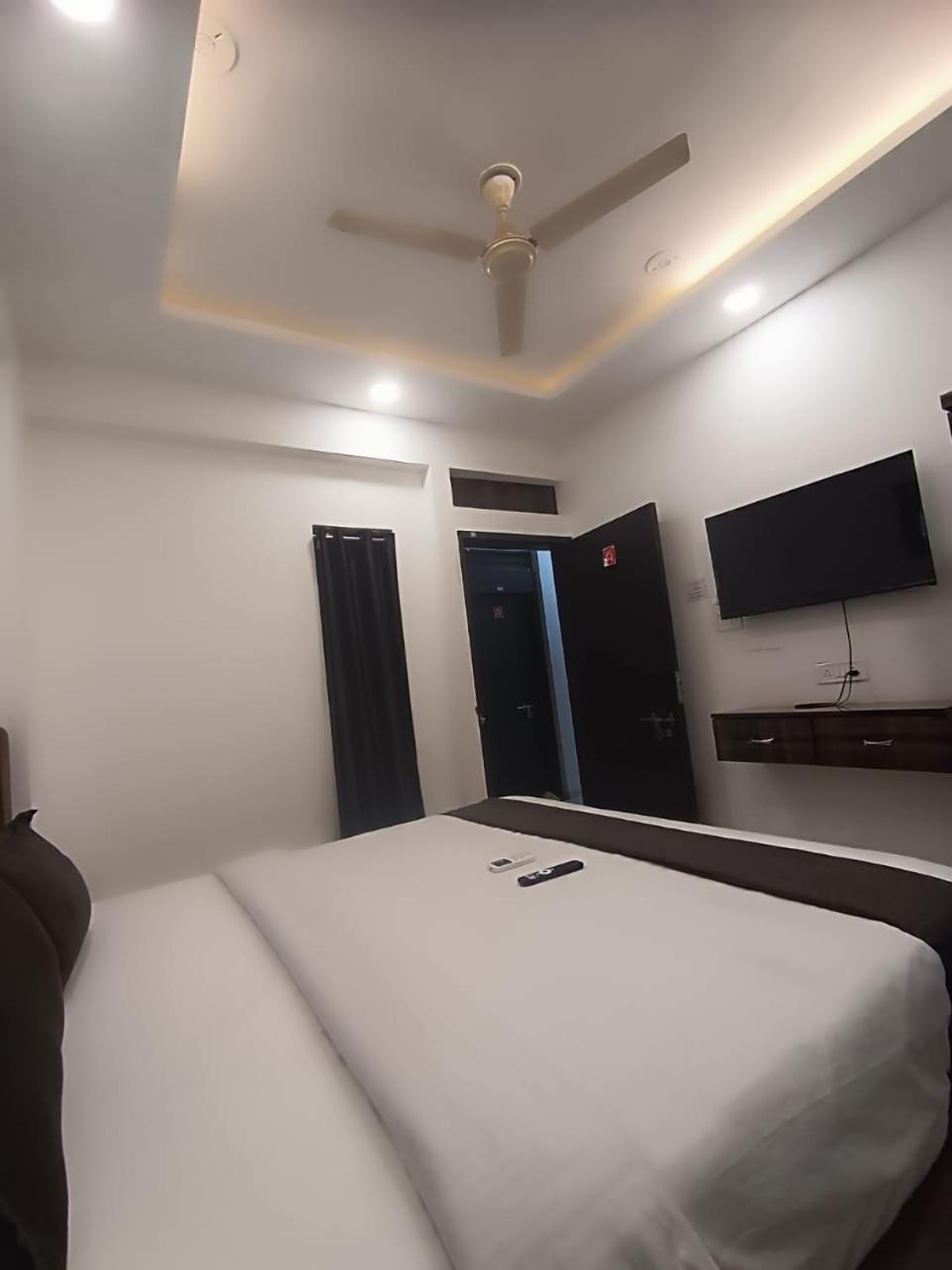 Hotel Kiwi Inn Vijaynagar Scheme 78 인도르 외부 사진